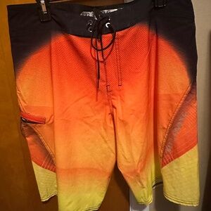 Billabong men’s board shirts size 33